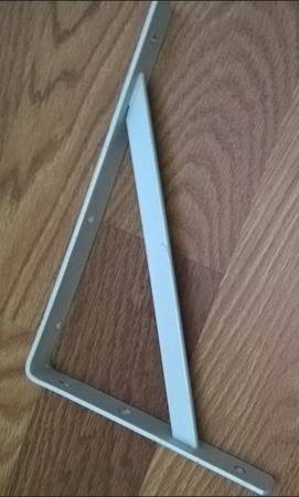 Heavy Duty White Shelf Bracket 1