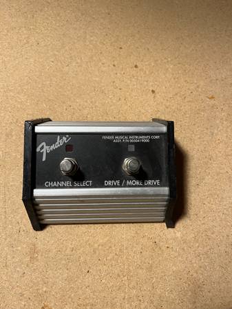 Fender 2-Button Foot Switch (from Hot Rod Deville) 1