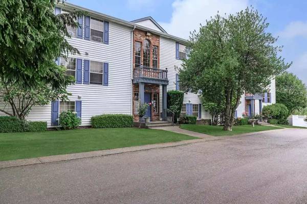 $1,699 / 1br - 950ft2 - Wow! This 1 Bedroom is simply stunning! Visit today! 950 Sq Ft! (University Place)64031136433922124