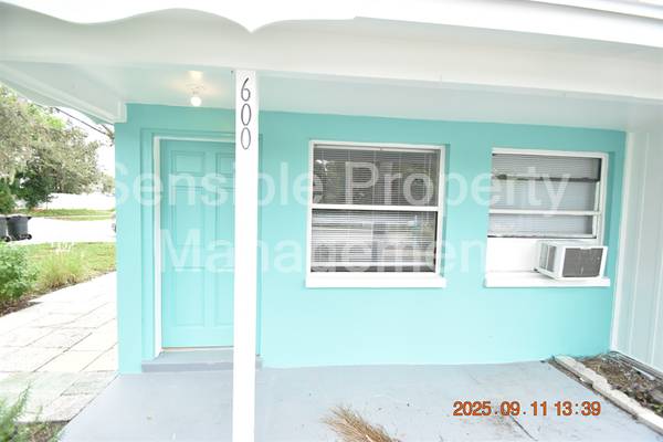 $1,195 / 1br - 600 Beltrees- adorable duplex, private yard, new AC units, fresh paint (Dunedin)63991084660867124