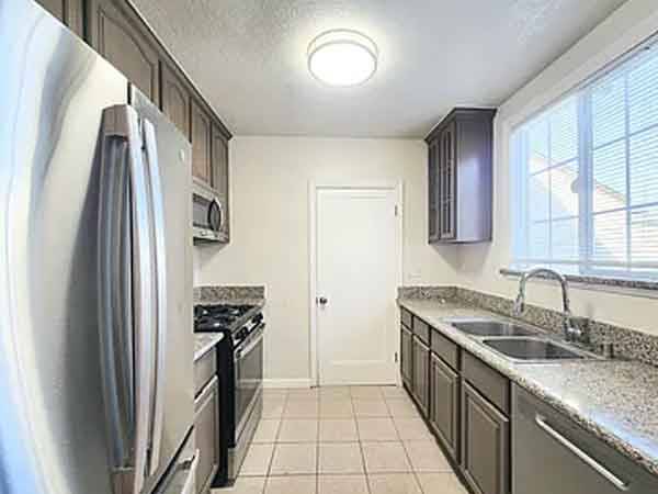 $990 / 2br - 850ft2 - Cozy 2 bed/1 bath home ! (San Mateo, CA)64011967570818123