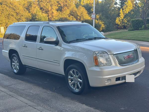 2010 GMC Yukon Denali XL AWD - $18,500 (Lincoln)63619189477505122