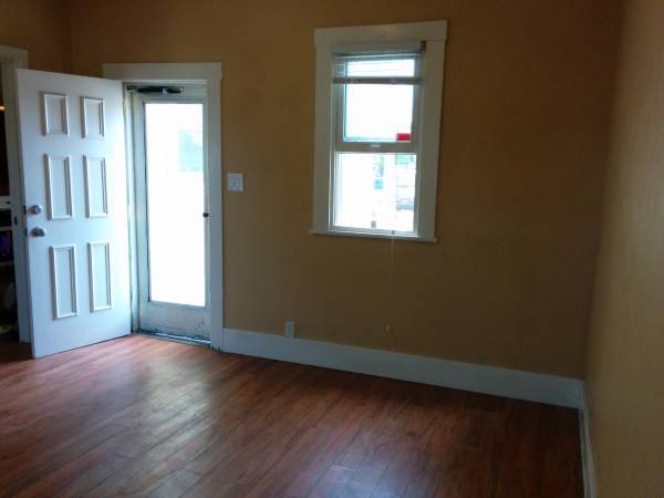 $1,100 / 1br - Habitación privada, entrada/baño privado, a 1,6 km de SJSU, estacionamiento, W/D (san jose downtown)63824663720321124