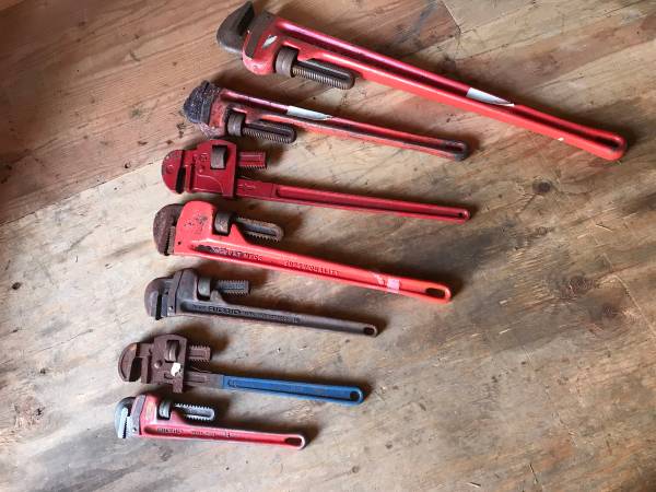 SELLING ALL 7 PIPE WRENCH 1