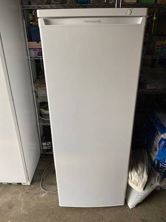 GREAT DEAL..NEW MID-RANGE FREEZER..NEW FRIGIDARE 1