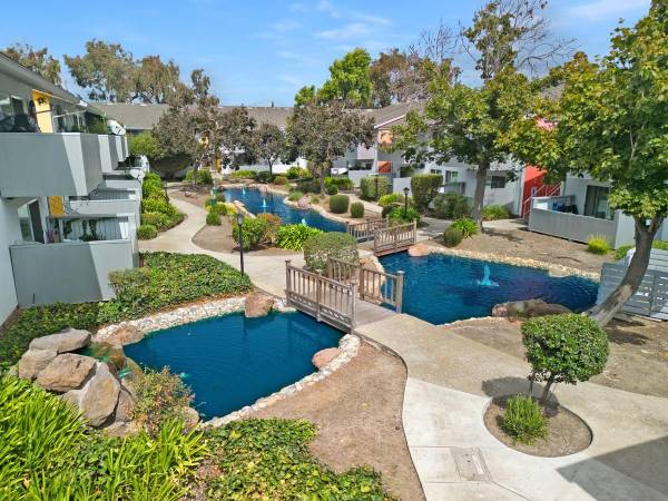$2,006 / 2br - 900ft2 - Spacious Closets, Covered Parking Available, Online Payments (san leandro)63873442046465123