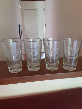 Juego de 4 vasos de cerveza estilo béisbol de 16 oz, negros, Germantown Black Rox - $20 (Gaithersburg)63471267087105121