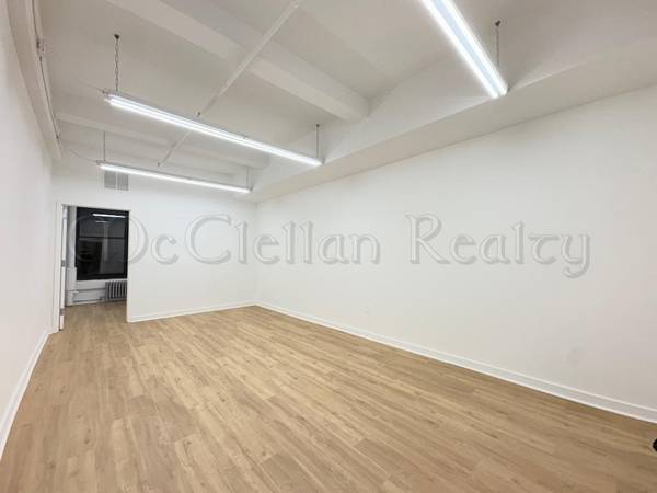 $2,110 / 633ft2 - Commercial Loft by Macy's Building With Office Room in Back (Midtown West)64212277412483121