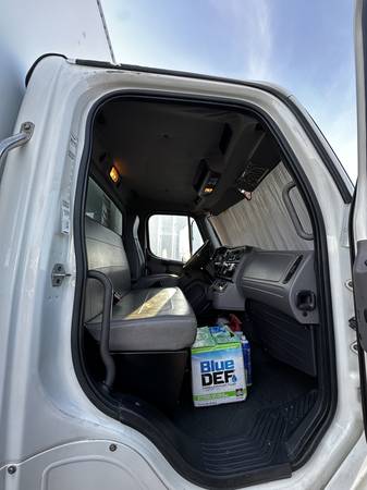 2014 Freightliner M2 106 - Photo 7