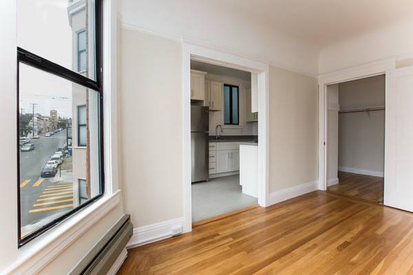 $4,095 / 2br - 921ft2 - COMING SOON ~BAY WINDOWS WITH GREAT NATURAL LIGHT IN RICHMOND/SEACLIFF 2BD 1BA (Outer Richmond / Seacliff)63695840024963122
