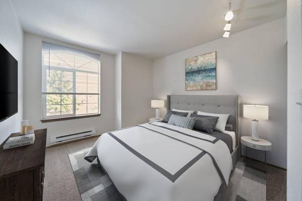 $1,690 / 1br - 804ft2 - Carwash, Gated Community, Smoke Free, Garbage Disposals64031311214338122