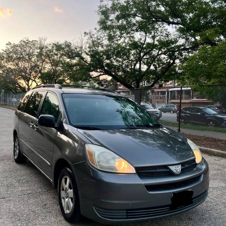 2004 Toyota sienna - $2,999 (Bensonhurst)63654722271489120