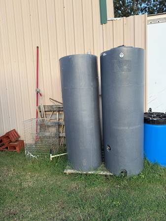 125 gallon water tanks 1