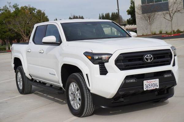 2025 Toyota Tacoma 4WD SR5 - Photo 8