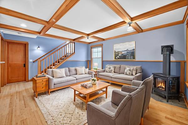 $699,000 / 2br - 1000ft2 - Price Drop on Comfortable Two-Story House (Highl (Highland Terrace, Shoreline)63870756537475123