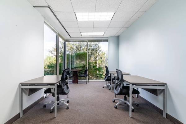 $215 Comienza tu negocio de la manera correcta—con un escritorio en espacios de trabajo compartido (South Plainfield, NJ)63762848236675123