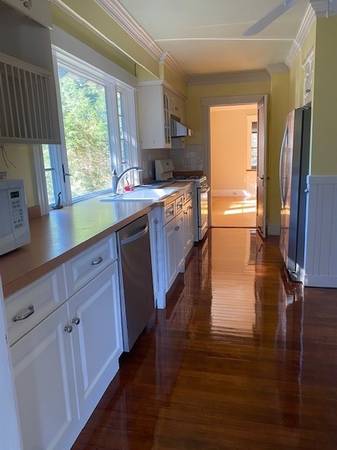 $3,850 / 3br - 1500ft2 - Amplio apartamento de 3 habitaciones y 1,5 baños. Camina al MBTA, escuelas y Trader Joes (Needham)63655181170433124