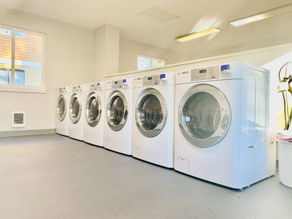 $1,727 / 2br - 945ft2 - 2 dormitorios, Garajes disponibles, Prohibido fumar (805 NE Kane Dr, Gresham, OR)63841708611201121