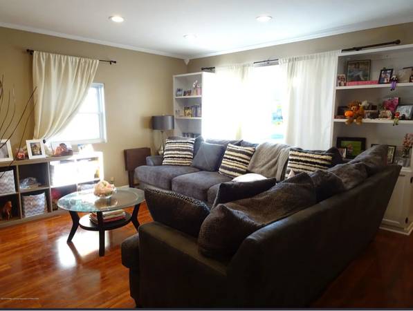 $1200.00 / 2br - 869ft2 - Charming 2 bedroom home for rent.63920838089090123
