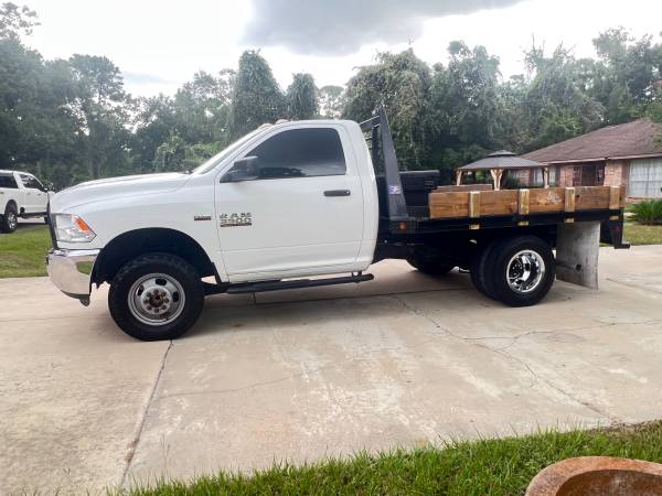 2017 Dodge cabina regular 3500 Dually plataforma plana, motor V8 HEMI de 6.4 litros - $15,50063439478520963123