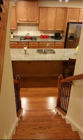 $3250.00 / 3br - 3165ft2 - Spacious 3,160 sq ft end-unit townhome in a top-rated school district63822011928577124