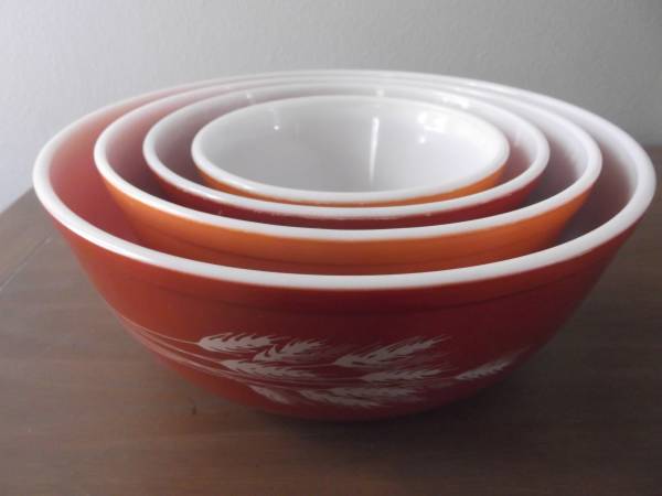 PYREX VINTAGE COOKING / SERVING BOWLS 1