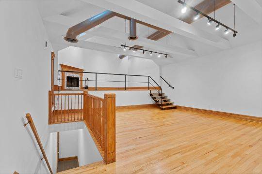 $3,995 / 3br - 2239 N. Clybourn Ave. Unit 2 - ONE MONTH FREE!! (Lincoln Park)63960014492034122