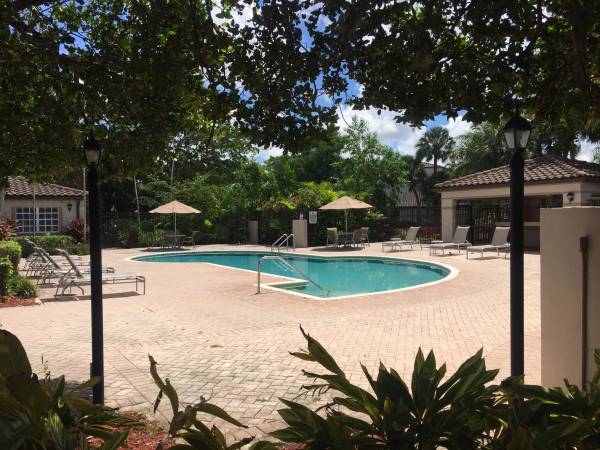 $2,450 / 3br - $2450 REMARKABLE 3B/2B IN VILLAS DE VENEZIA (SUNRISE)64001845688961123