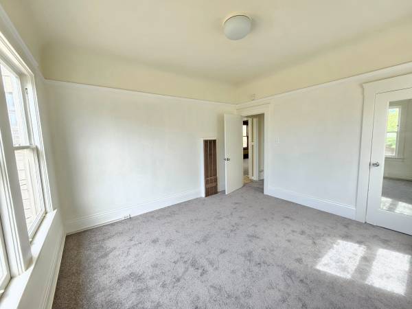$1,050 / 2br - 1200ft2 - Spacious Remodeled Full Floor 2br/2ba extra Guest Room/Office and Yard (San Francisco)63888989463681121
