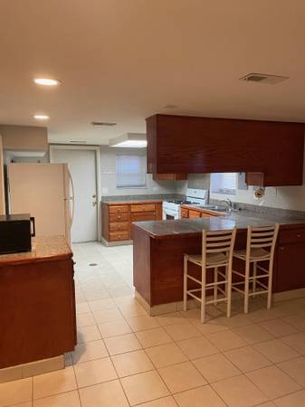 $1,400 / 2br - For Rent Garden Apt (Jefferson Park)63898732059010123