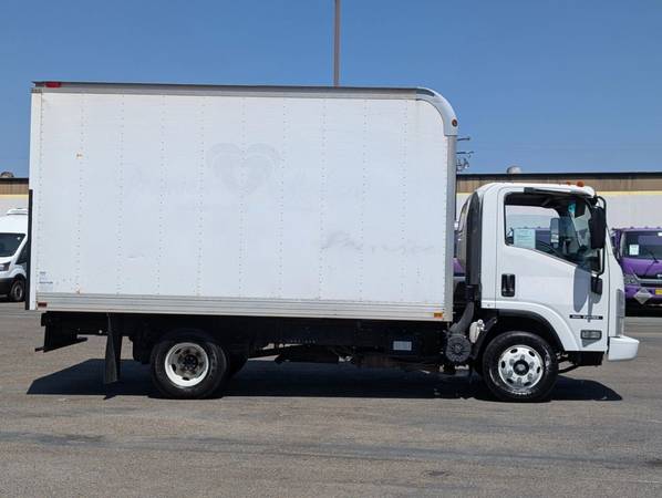 2016 Isuzu NPR 14FT - Photo 8