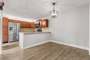 $2,400 / 2br - Adorably Renovated 2-Story 2 bed 2.5 bath Townhome ~ Fenced patio (West Palm Beach - 33409*)64049455325698123