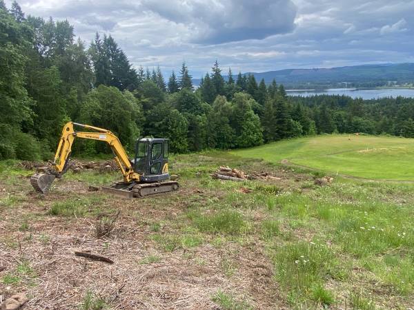 Excavator with operator for hire $95hr 1