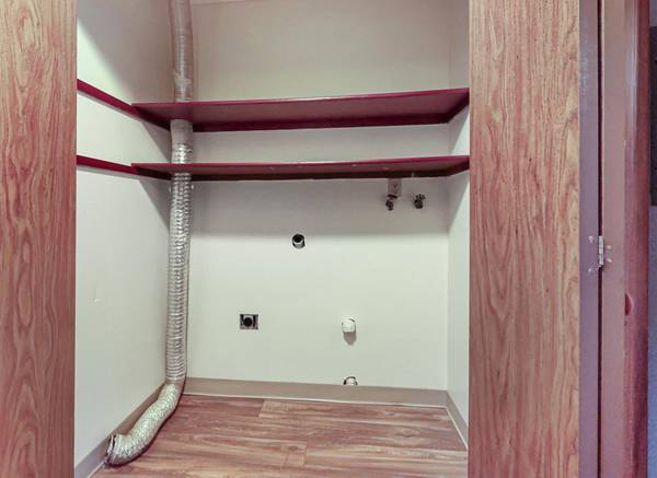 $1,685 / 2br - Storage Space and Availability 24 Hours in our Spacious Two Bed Unit (SE Portland)63914856070787122