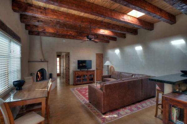 $200 / 1br - 835ft2 - So Close! Perfect Southwest Casita 3 Blocks Plaza, 2 to O'Keeffe - Cas63806118310659122