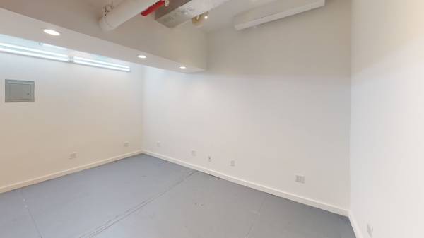 $750 / 150ft2 - OFFICE ART MASSAGE ESTHETICS TATTOO STUDIO B3A (Greenpoint Brooklyn)63689734713601123