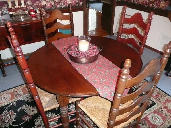 table kitchen or dining room antique walnut on wheels w/2 leaves 1