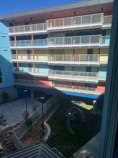$1,550 / 1br - 620ft2 - Be the first-light rail-Safeway- secure park for kids _ APARTMENTS (RAINER VALLEY)63870757631361124