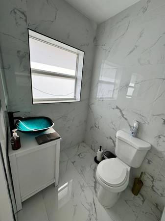 $1250.00 / 1br - 220ft2 - Private room in oasis with big pool all utilities included in rent64001849840387124
