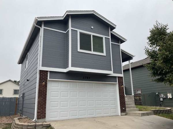 $1,425 / 3br - 1415ft2 - Comfortable living. Conveniently located, spacious 3 bed 2 bath! (Denver)63920602227587121