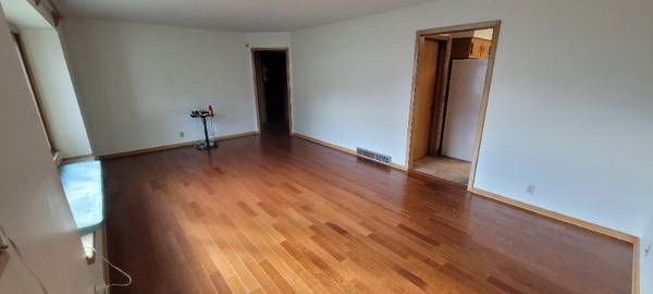 $1700.00 / 3br - 1050ft2 - Cozy Ranch Style House for rent in Omaha | 7602 Parker St | Available64020672640001121