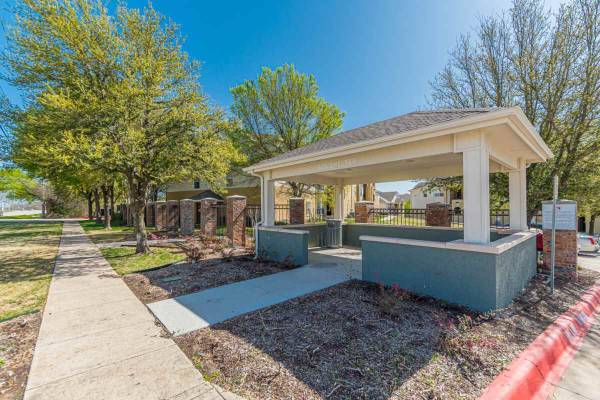 $1,718 / 3br - 1063ft2 - For affordable living in McKinney, check out this 3 bed, 2 bath! (McKinney)63936224102146124