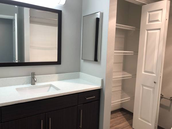 $1,582 / 1 dormitorio - 746 pies cuadrados - Vida excepcional, encanto atemporal: 1 dormitorio, 1 baño, 746 pies cuadrados (Beaverton - Línea Beaverton Creek MAX)63842023645827123