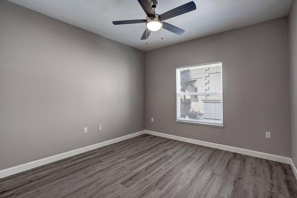 $1,910 / 1br - 790ft2 - Built-in Microwaves, Bark Park and Dog Run Area, Vaulted Ceilings (Pocket-Greenhaven Sacramento)64043669719682122