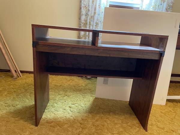 Sewing Machine Table - FREE 1