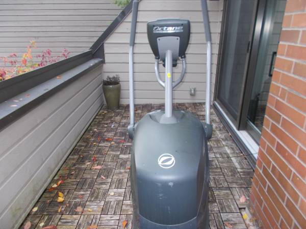 ELIPTICAL TRAINER 1