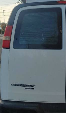 Auto Glass Back Left Side Chevrolet Express 2500 1