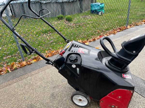 Snow thrower craftsmen 4 cycle 1