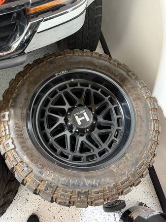 GMC Chevy 2500 Wheels and Tires - 8x180 1