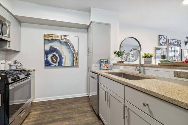 $4,073 / 2br - 1288ft2 - 2/bd 2/ba, Pickleball Court, In Stamford (50 Forest St, Stamford, CT)64010332437891123